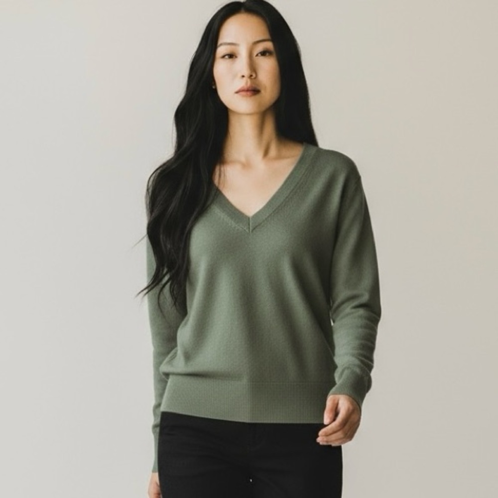 Vince sweater cashmere wool women’s size XS green v neck pullover soft luxury - Picture 2 of 16